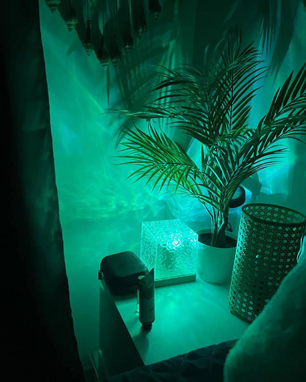 AuroraWave Projector